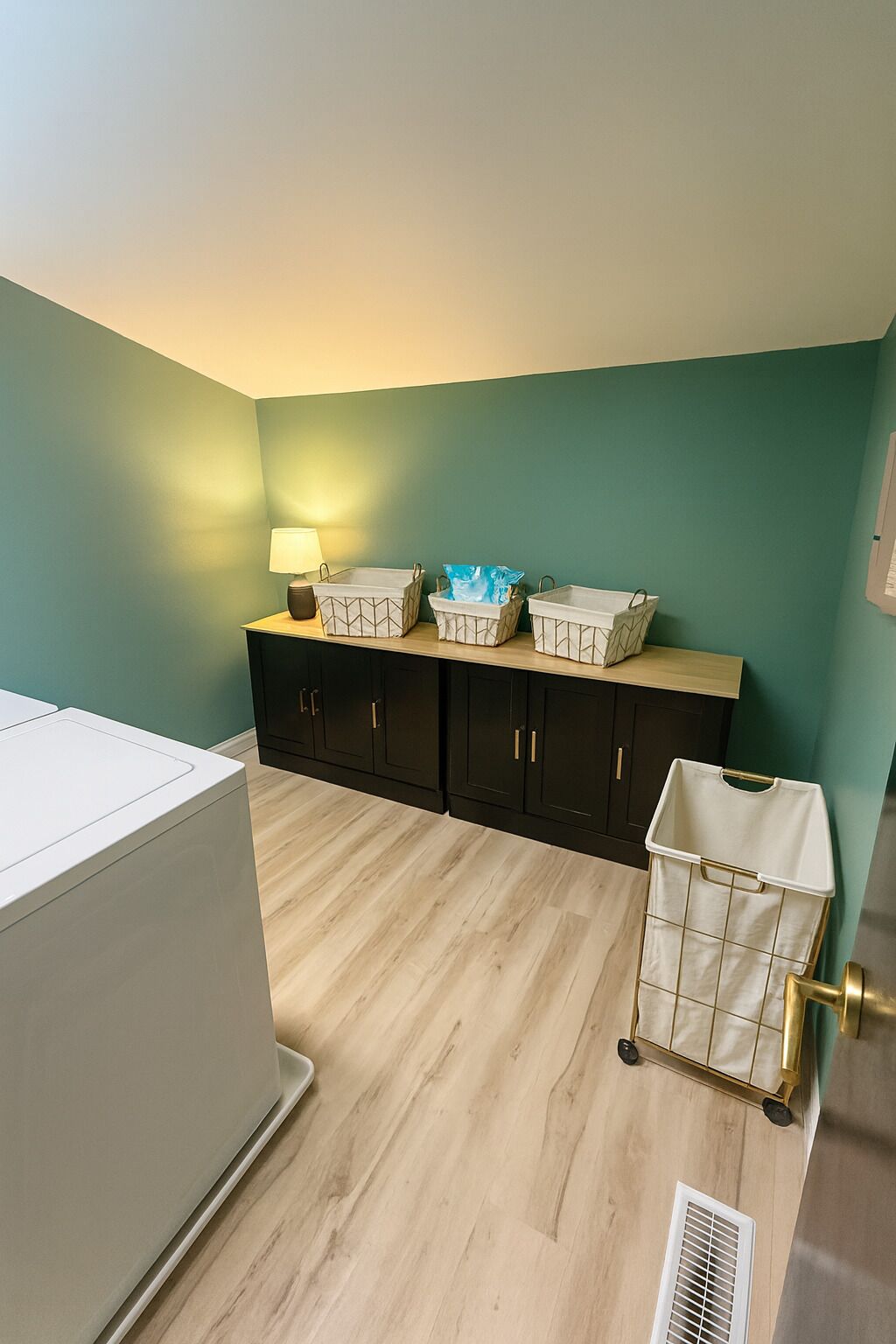 Secador de pelo, toallas, jabón, papel higiénico