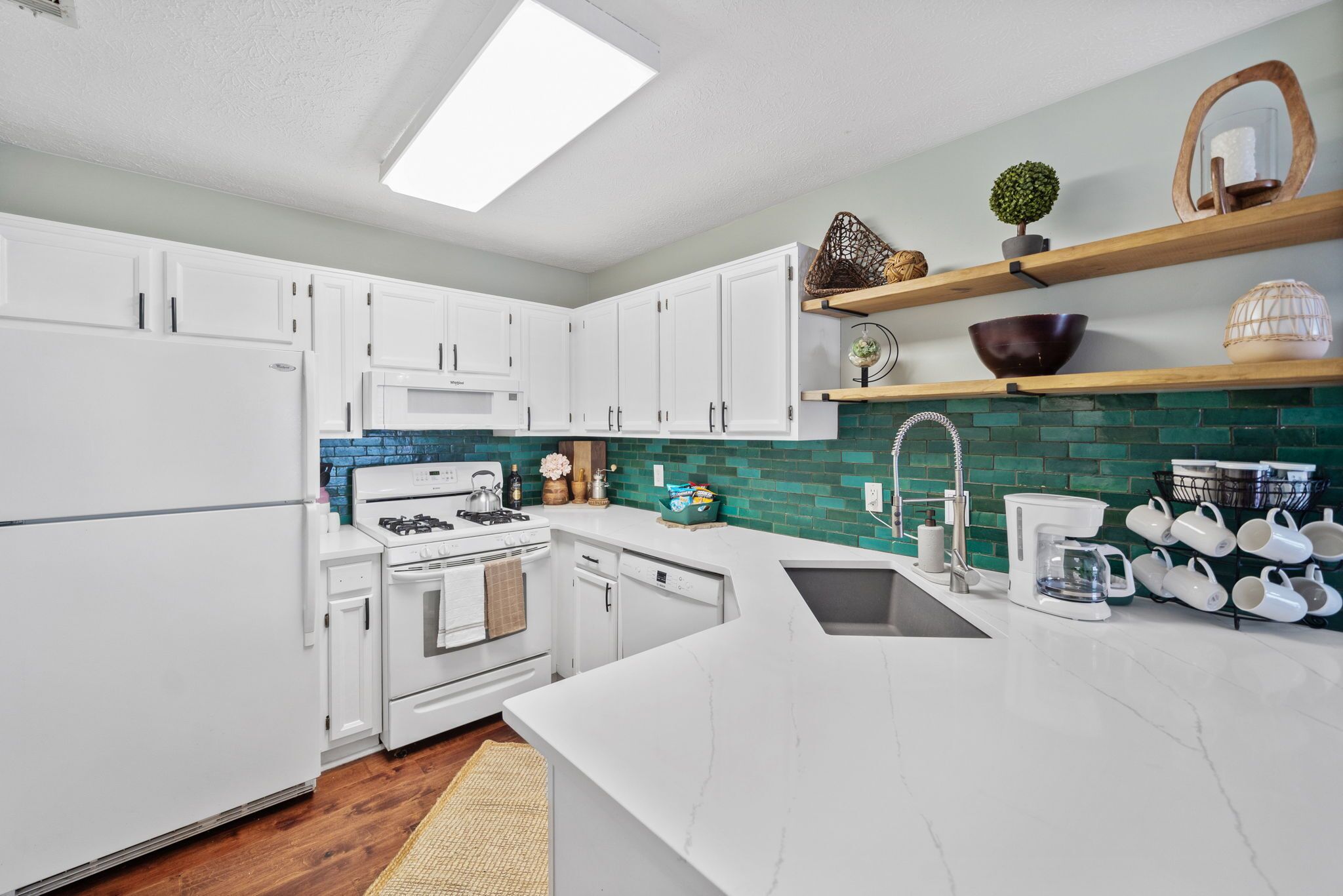 Microondas, horno, placa de cocina, lavavajillas