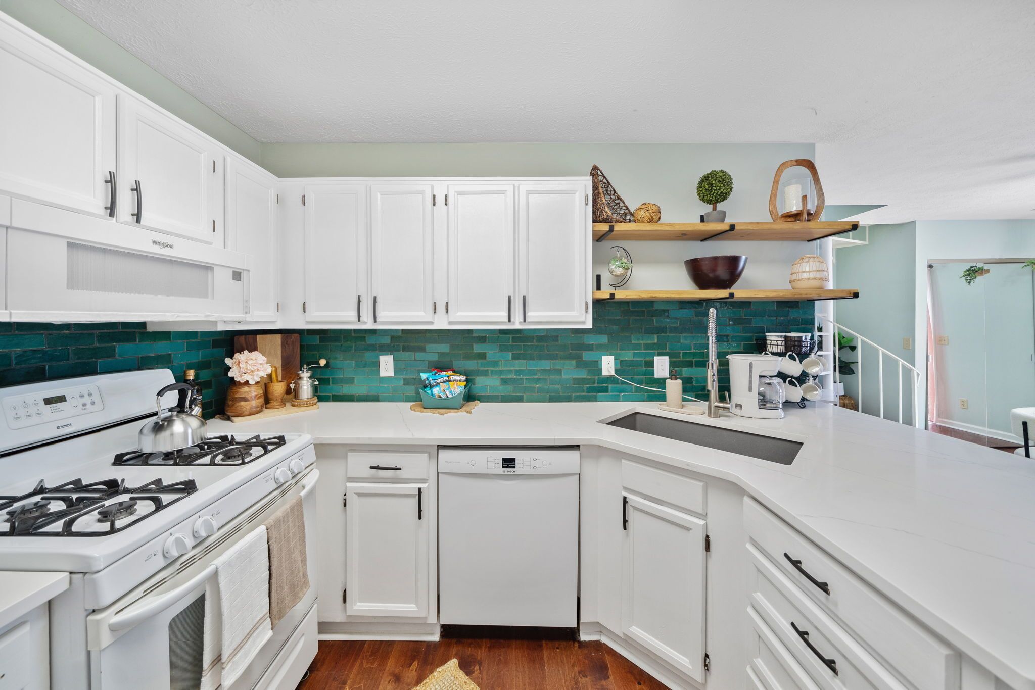 Mikrowelle, Ofen, Herdplatte, Geschirrspüler