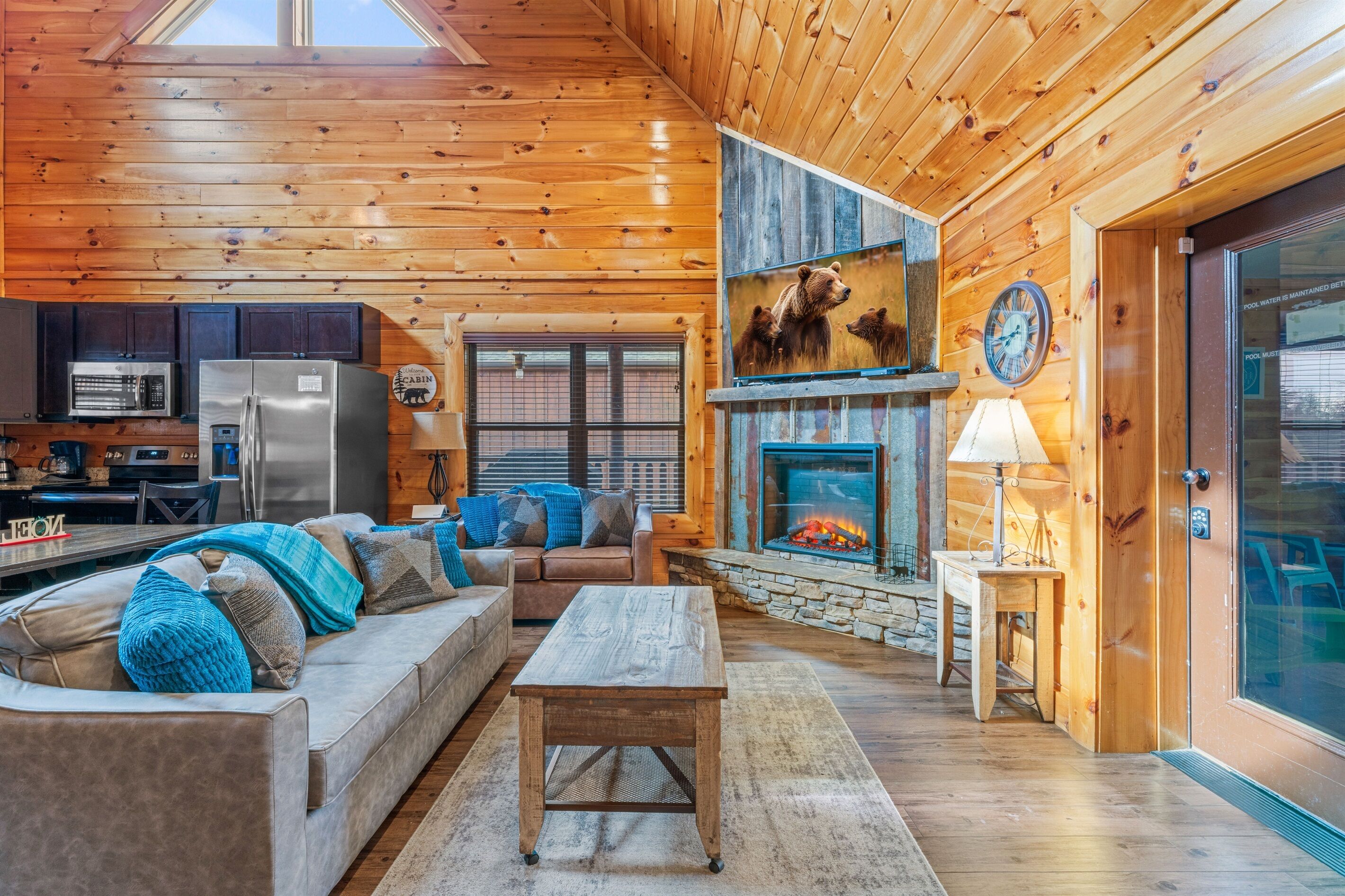 TV connectée, cheminée, baby-foot