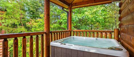 Outdoor spa tub
