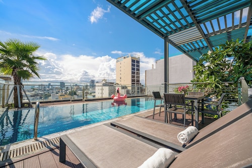 Happy House Hotel & Apartment