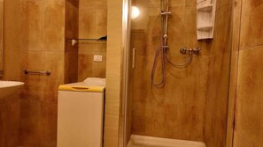 Shower, hair dryer, bidet, towels - QUEEN HOME Adeline House (Bologna)