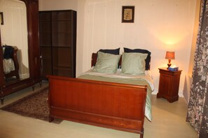 2 bedrooms, free WiFi, bed sheets - Intra Muros. 2 minutes from the beach. (Saint-Malo)