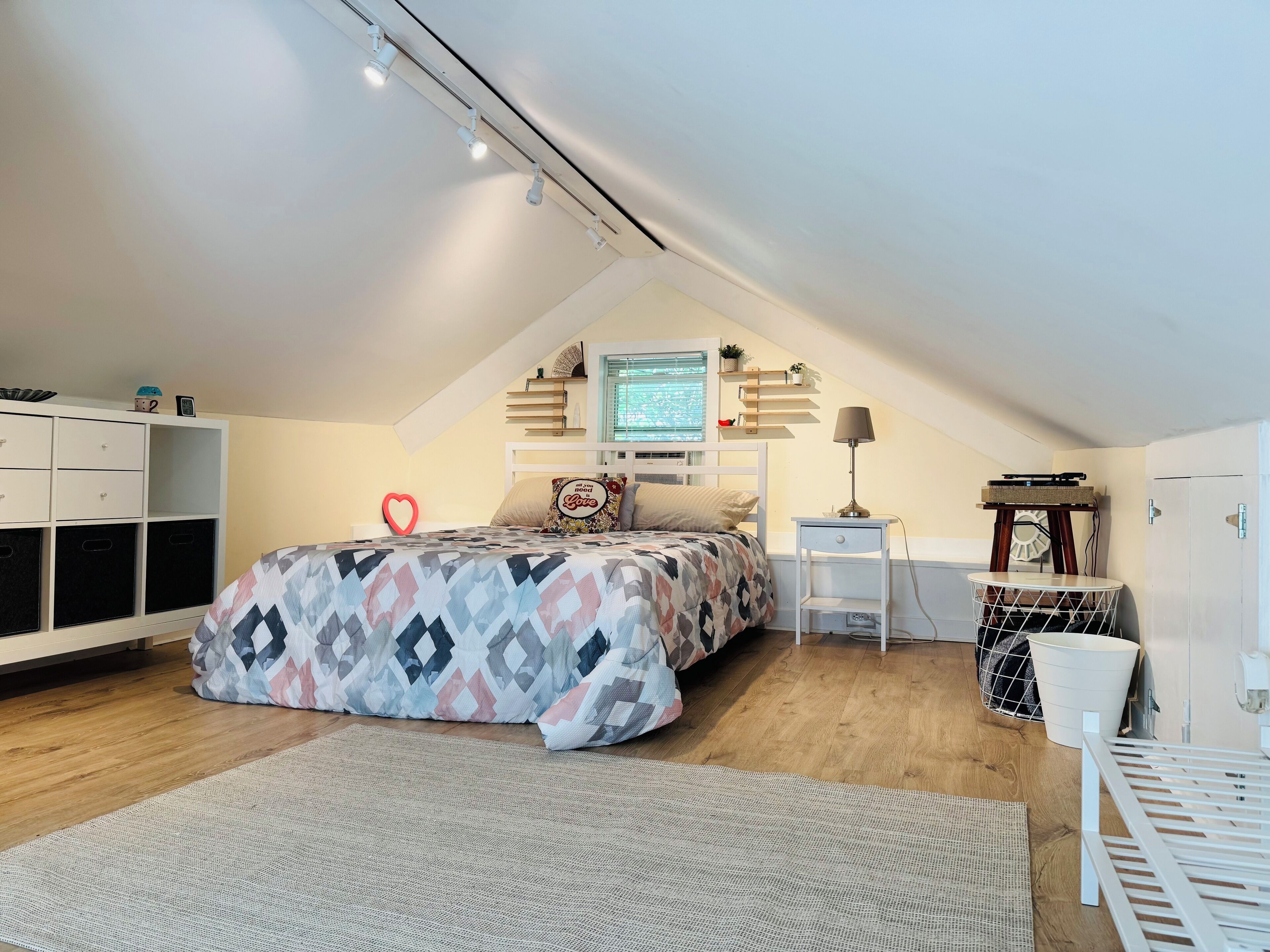 4 soverom, skrivebord, strykejern/-brett og wi-fi (inkludert)