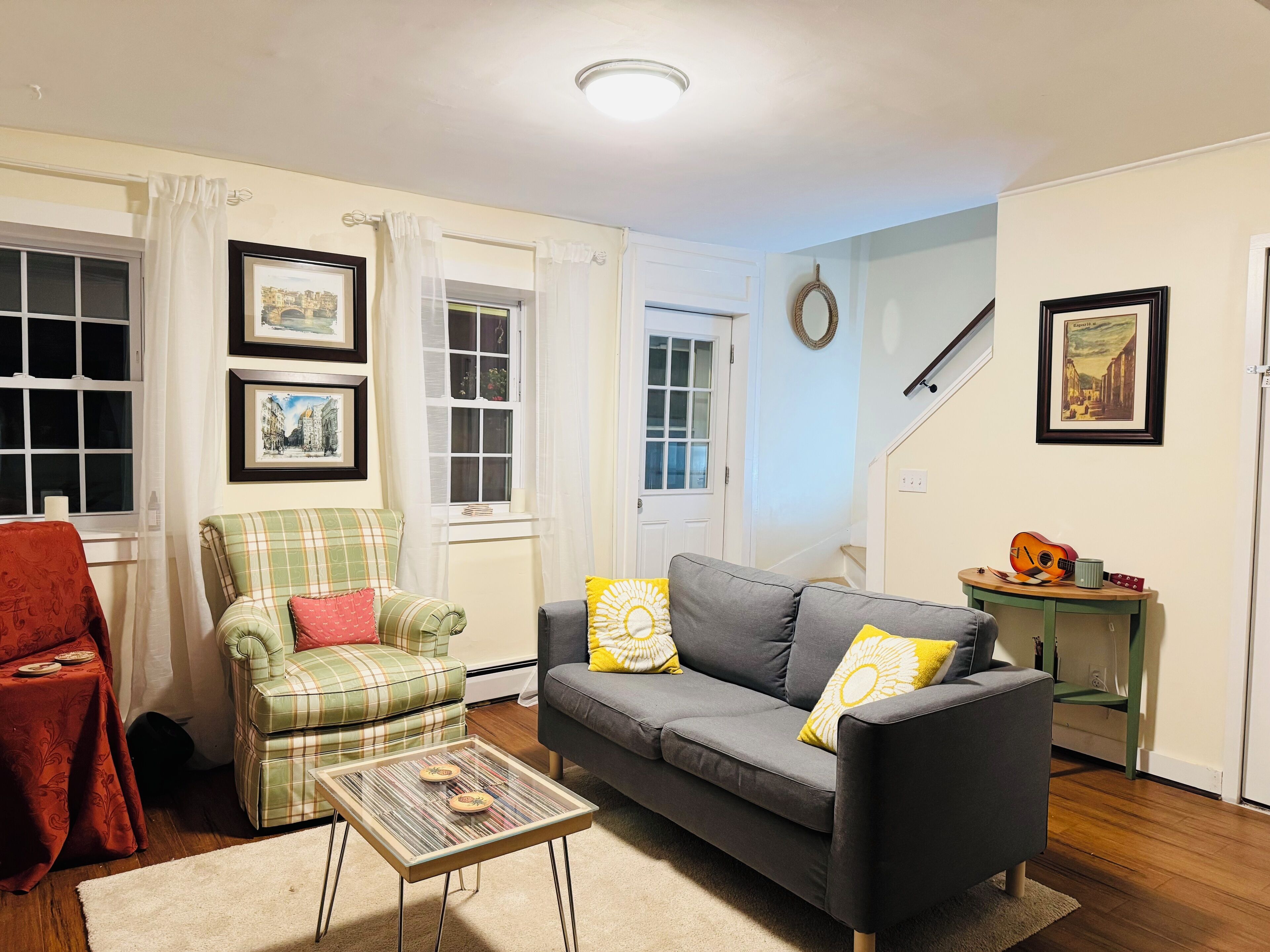 Smart TV, libros y estéreo 