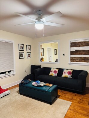 Smart TV, books, stereo