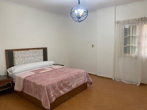 2 soverom, strykejern/-brett, wi-fi og sengetøy