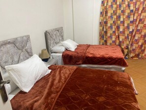 2 bedrooms, iron/ironing board, free WiFi, bed sheets