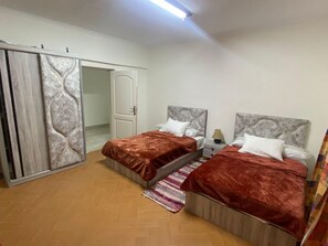 2 chambres, fer et planche à repasser, Wi-Fi, draps fournis