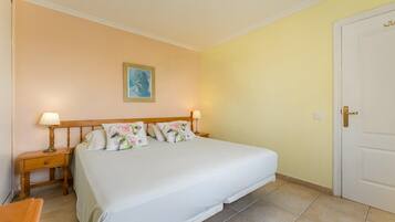 Huoneisto | 2 makuuhuonetta, silitysrauta/-lauta, vuodevaatteet