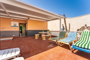 Apartment | Balcony - Apartment With Garden Views (Granadilla de Abona)