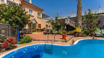 Huoneisto | Uima-allas | Ulkouima-allas, lämmitetty uima-allas