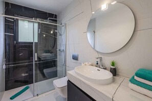 Bathroom - Holiday apartment Luxurious flat with a beautiful terrace overlooking the sea (Njivice)