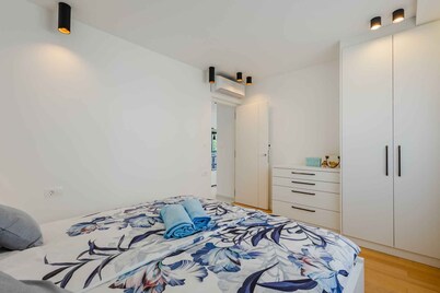 Holiday apartment Luxurious flat with a beautiful terrace overlooking the sea