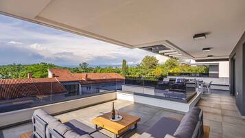 تناول الطعام بالخارج