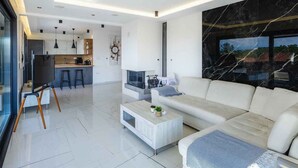 TV, fireplace - Holiday apartment Luxurious flat with a beautiful terrace overlooking the sea (Njivice)