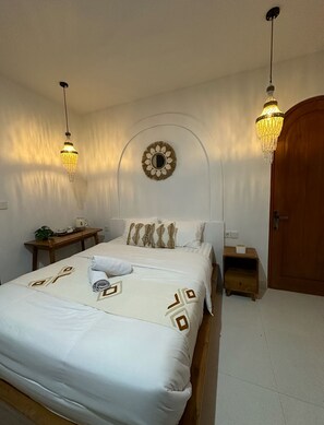 Deluxe Villa, Balcony, Lake View | Free WiFi