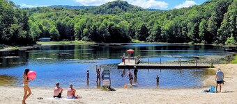 Breeze on Inn • Deck, Firepit, & Game Room