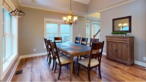 Dining - Breeze on Inn • Deck, Firepit, & Game Room (Sugar Mountain)