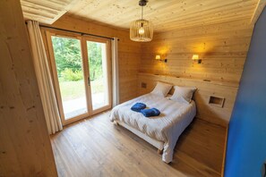 5 habitaciones, tabla de planchar con plancha y cuna de viaje 