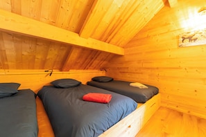 5 bedrooms, iron/ironing board, travel crib, WiFi (free)