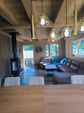 TV, fireplace - Magnificent new chalet Pelvoux-Vallouise/Puy-Saint-Vincent - Écrins National Park (Vallouise-Pelvoux)