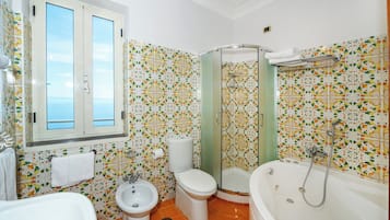 Superior-Doppel- oder -Zweibettzimmer, Meerblick | Badezimmer