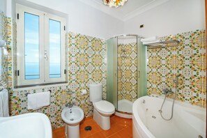 Superior Double or Twin Room, Sea View | Bathroom | Shower, free toiletries, hair dryer, towels - Locanda degli Agrumi (Conca dei Marini)