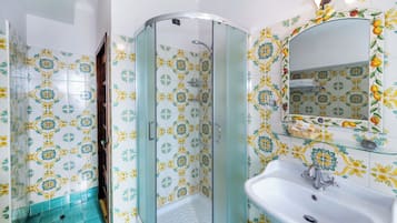 Superior Double or Twin Room, Sea View | Bathroom | Shower, free toiletries, hair dryer, towels