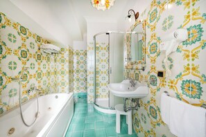 Superior Double or Twin Room, Sea View | Bathroom - Locanda degli Agrumi (Conca dei Marini)