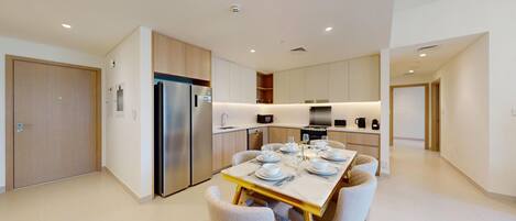 Refrigerador, microondas, horno, placa de cocina