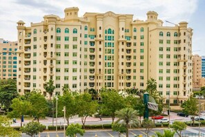 Exterior - Chic 1 Bed l Palm Jumeirah l Free Beach Access (Palm Jumeirah)