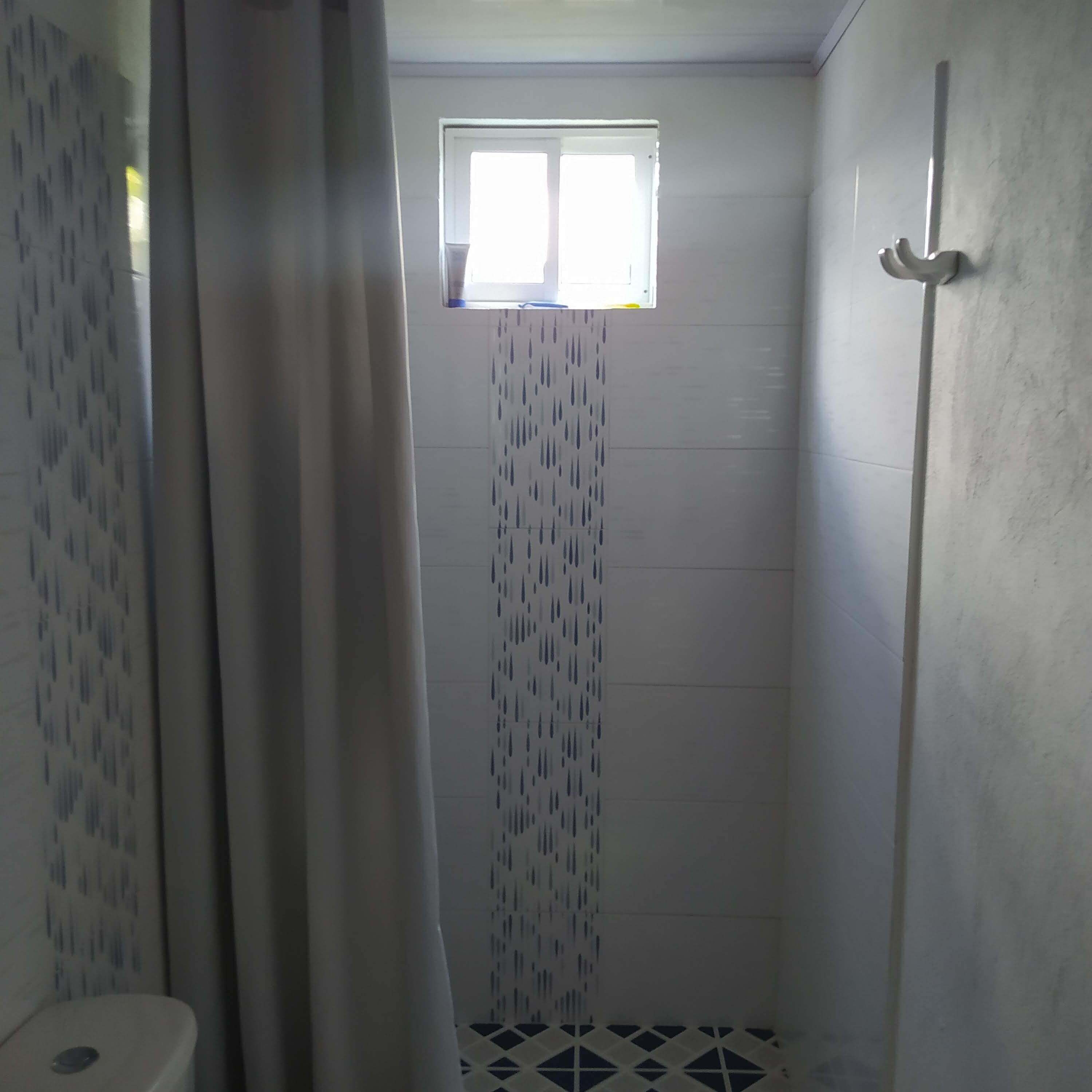 Standard Quadruple Room | Bathroom | Shower, towels, soap, shampoo