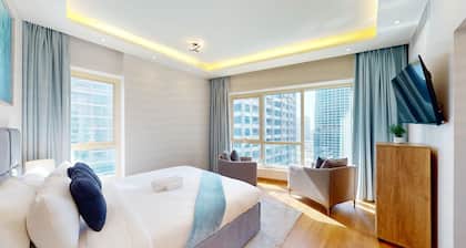 Glamorous l 2 Bedroom l Stunning Lake View