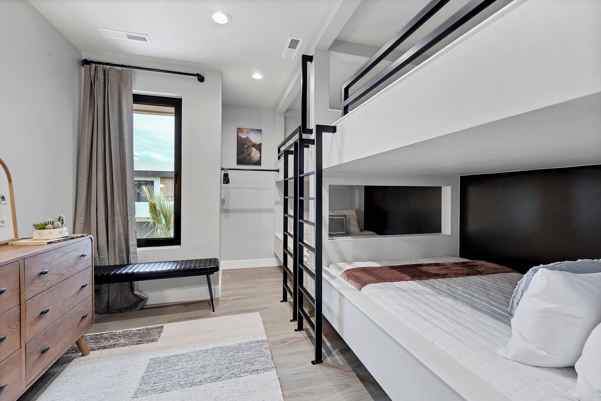 3 多间卧室、熨斗/熨衣板、WiFi、床单