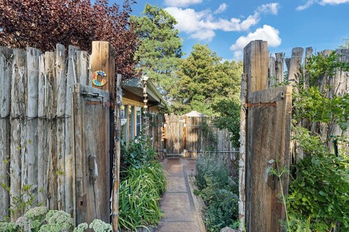 Enchanted Forest Retreat
3 Bed · 2 Bath · 20 Minutes from Downtown Santa Fe