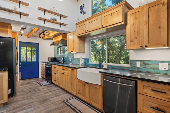 Microwave, oven, stovetop, dishwasher