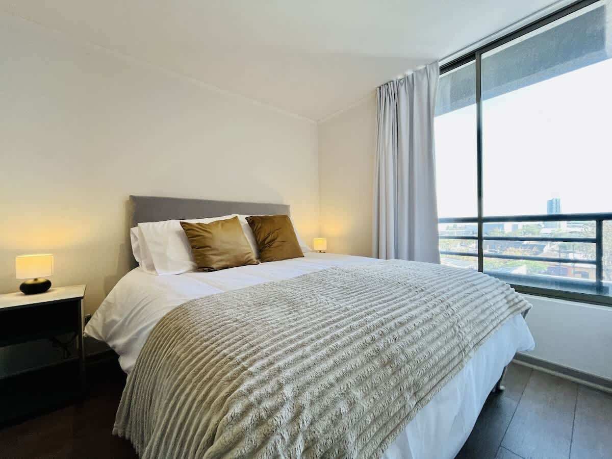 2 bedrooms, desk, iron/ironing board, WiFi