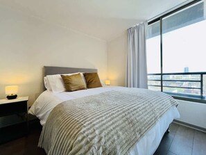 2 Schlafzimmer, Schreibtisch, Bügeleisen/Bügelbrett, WLAN