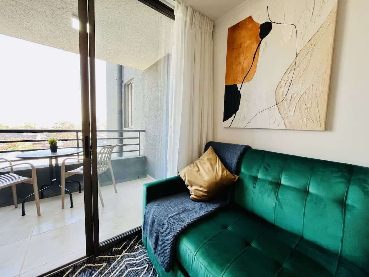 Televisión, estéreo, oficina