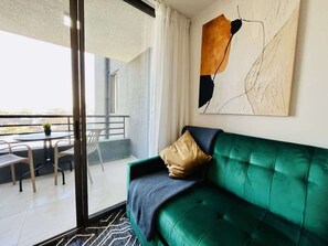 Fernseher, Stereoanlage, Arbeitsbereiche