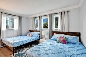 4 Schlafzimmer, Schreibtisch, Bügeleisen/Bügelbrett, Reisekinderbett