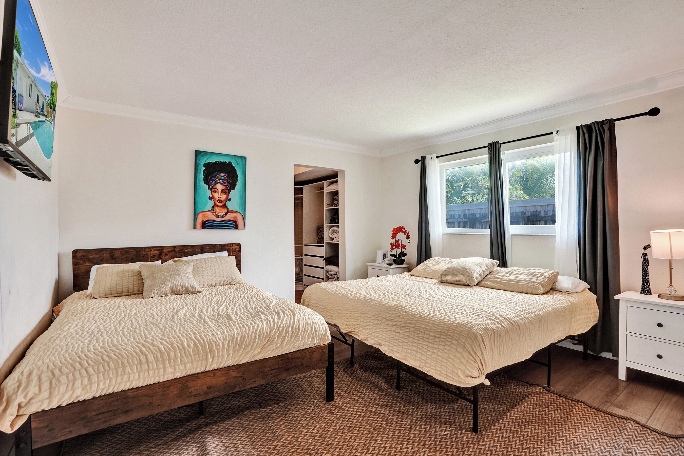 4 bedrooms, desk, iron/ironing board, travel cot
