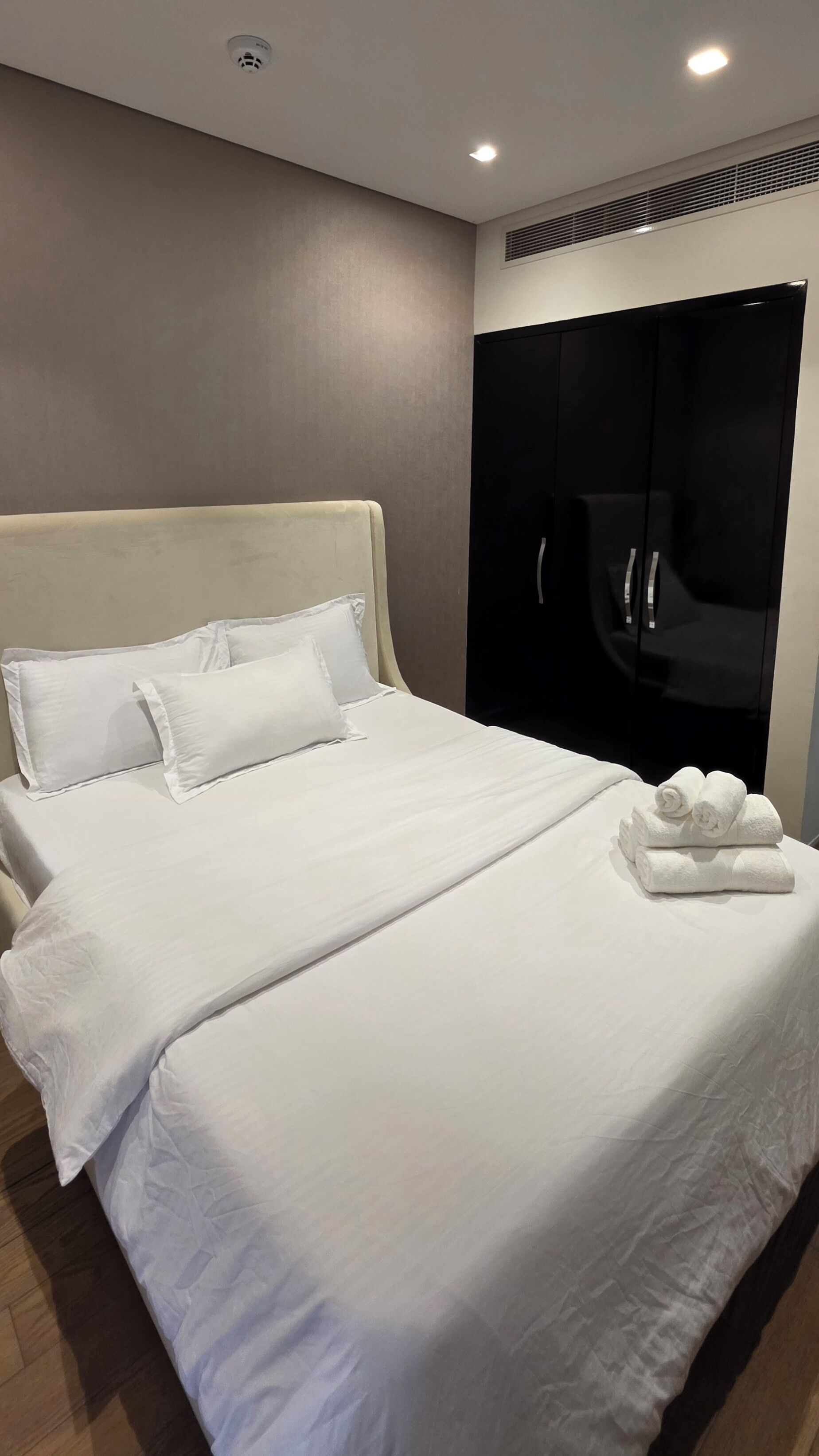 1 slaapkamer, een strijkplank/strijkijzer, wifi, beddengoed