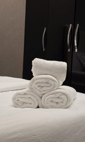 Miscellaneous - Cozy Ensuite Room with Private Entrance & Pool Access in Damac Hills 1 (Dubai)