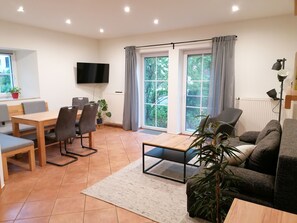 TV - Cozy vacation apartment for unforgettable days in the Romantic Tauber Valley (Creglingen)