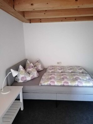 2 camere, culla da viaggio, Wi-Fi gratuito, lenzuola