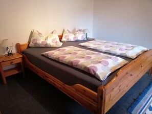 2 habitaciones, cuna de viaje, wifi gratis y ropa de cama 