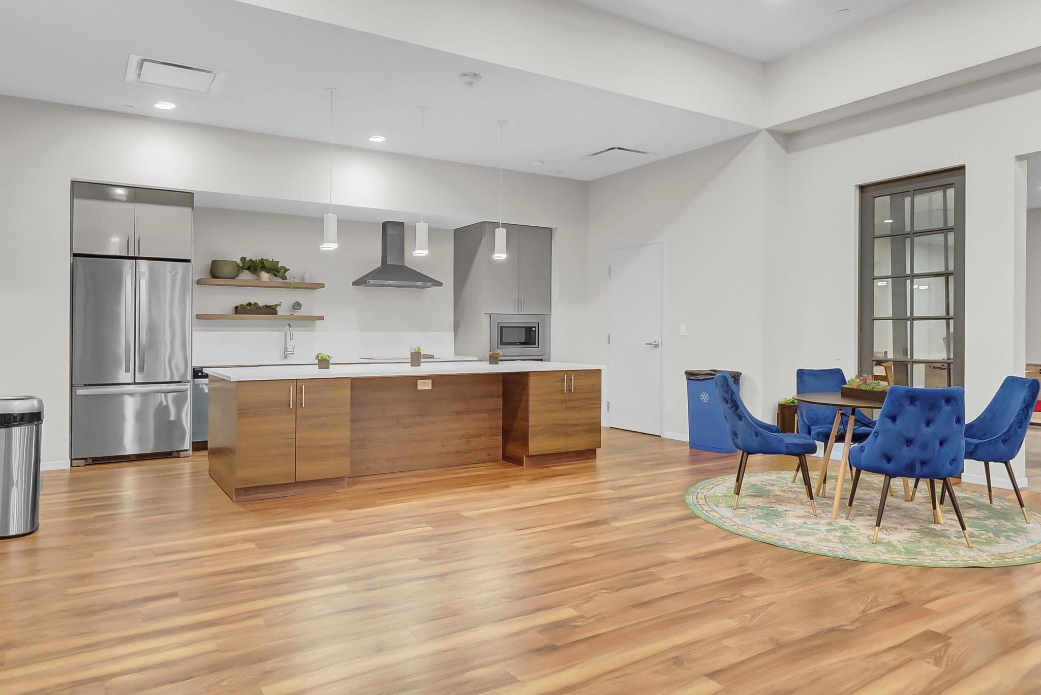 雪櫃、微波爐、焗爐、爐具